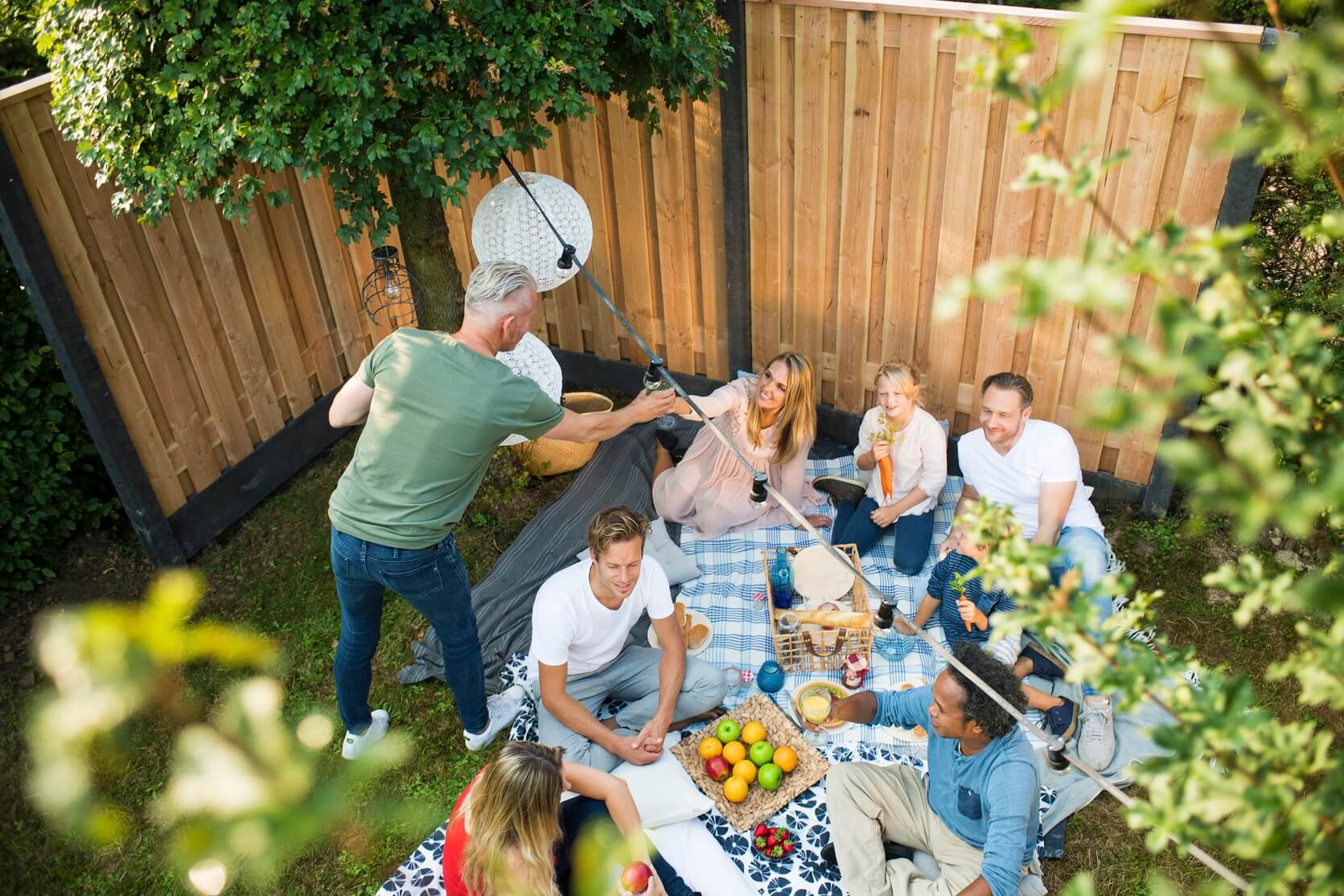 Houten tuinmeubelen onderhouden